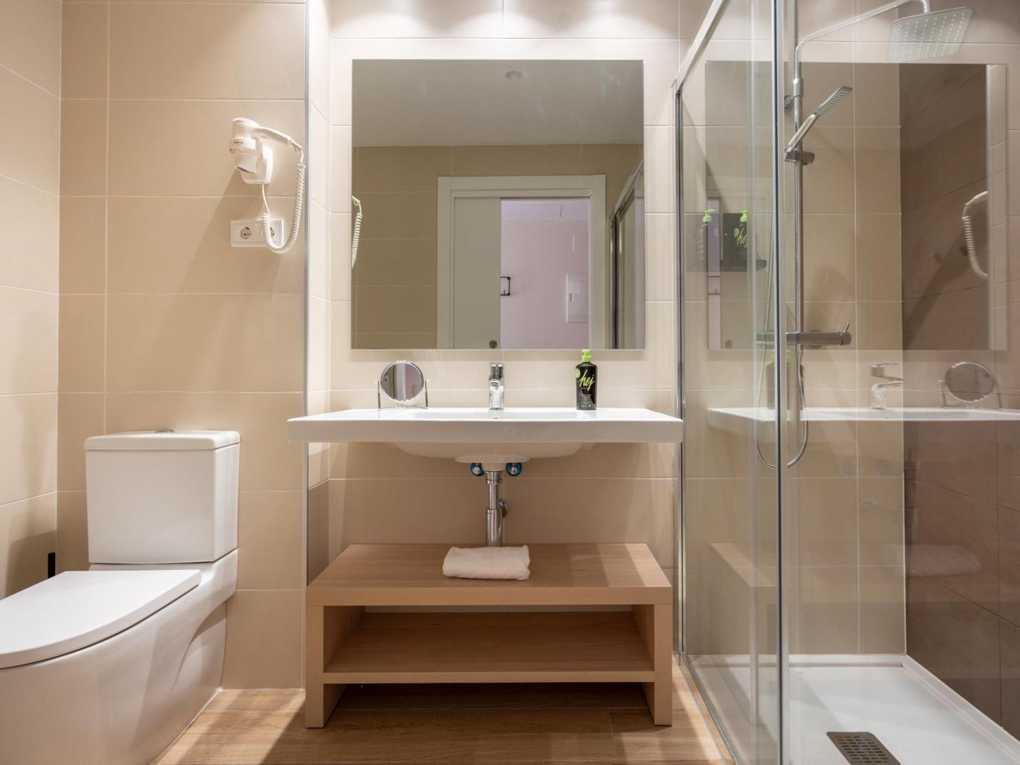 Limehome Barcelona Carrer De Besalu 82 エクステリア 写真